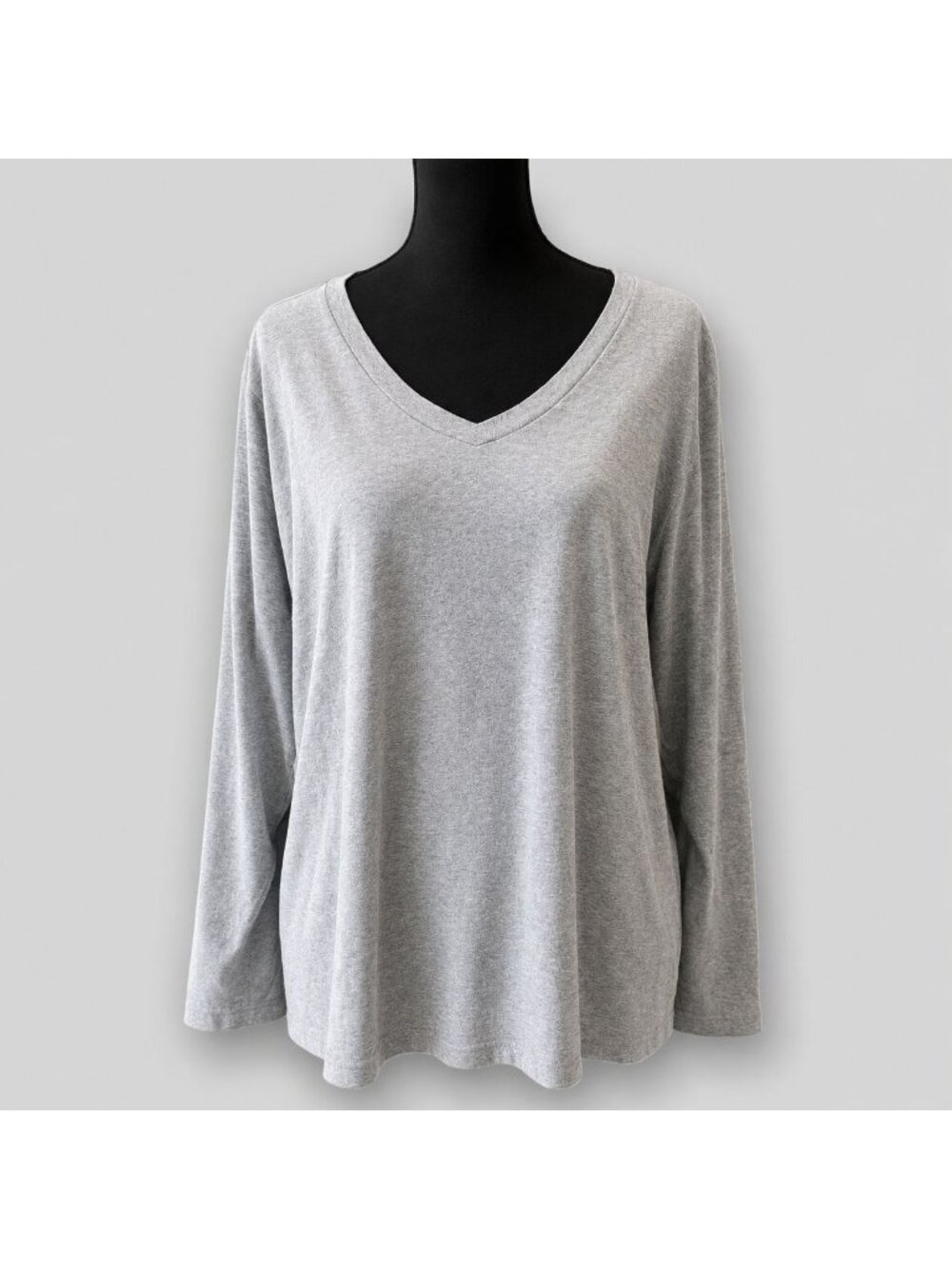 District Concert Women's 4X Gray Long Sleeve V-Neck Tee Relaxed Lightweight Top